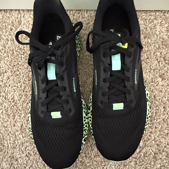 Brooks Running Shoes with Mint Leopard Midsole - Size 7 - Picture 3 of 5